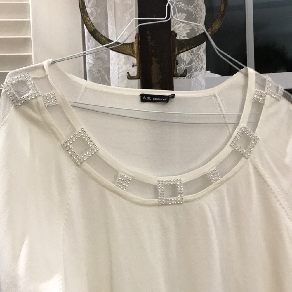 Smart top, lots of bling.  Great value,  styling.